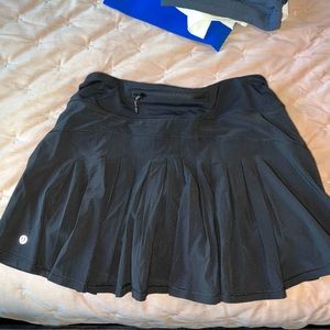 Lululemon skirt size 8 tall black